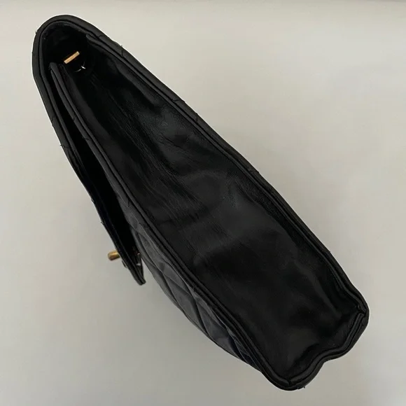 Vintage CHANEL Black Quilted lambskin Crossbody - Picture 5 of 16